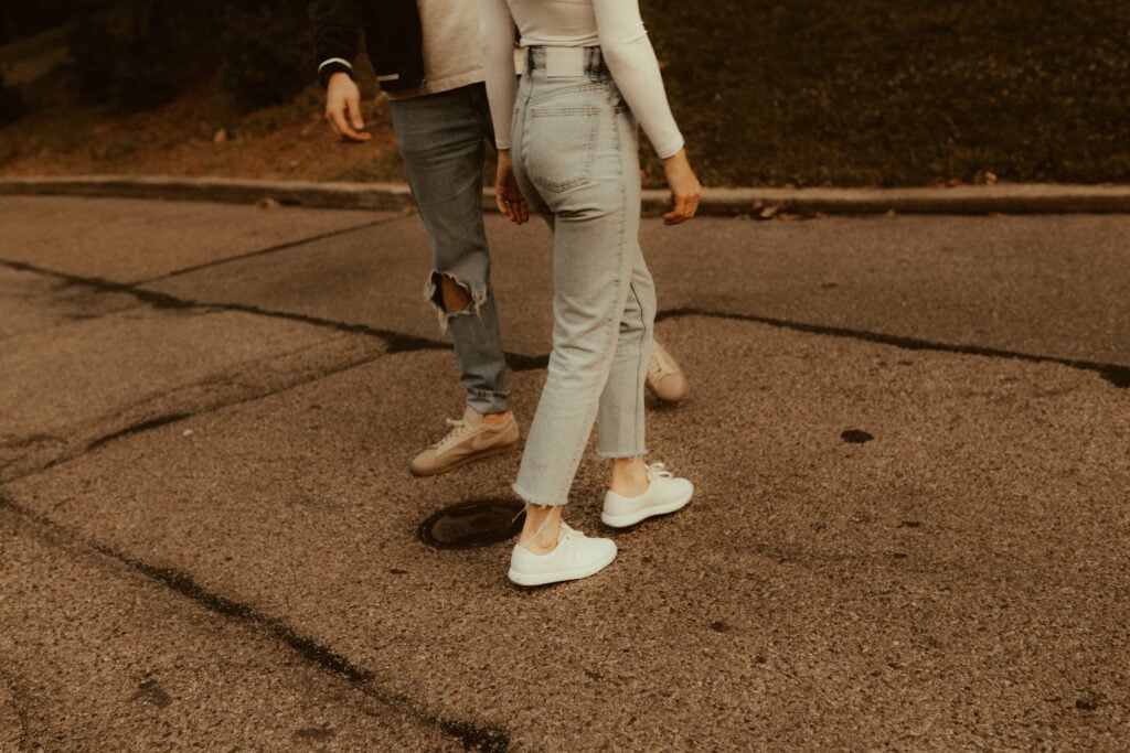 laid back engagement photo outfit inspiration